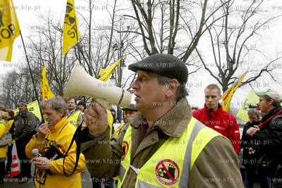 Przed szczecinskim Urzedem Wojewodzkim odbyla się...