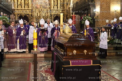 Bazylika katedralna w Pelplinie. Uroczystości pogrzebowe...