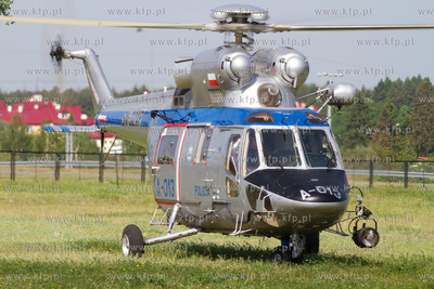 Gdansk, Zlota Karczma. Nz. Smiglowiec PZL W-3A Sokol...