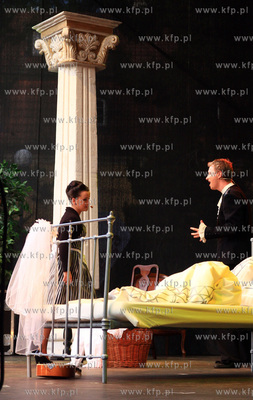 Estrada przed Palacem Opatow w Parku Oliwskim. Mozartiana...