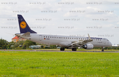 Gdansk,Rebiechowo. Nz. Embraer linii Lufthansa.
02.09.2012
fot....