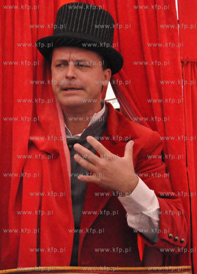 Kwidzyn. Wystep wegierskiego teatru lalkowego Tintalo...