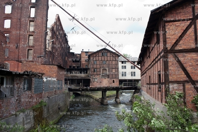 Starogard Gdanski. Zgliszcza zabytkowego mlyna po pozarze....