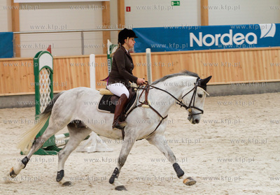 Pierwszy dzien Halowych Regionalnych Zawodow w Skokach...