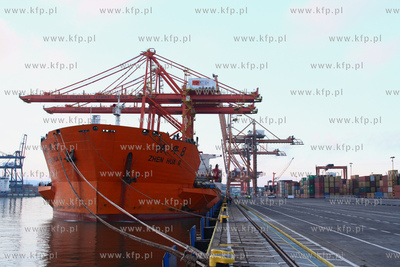 Nowe suwnice dla Baltyckiego Terminalu Kontenerowego...