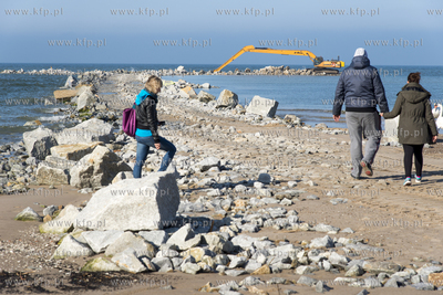 Budowa sztucznej rafy w Ustce. 28.03.2015 fot. Krzysztof...