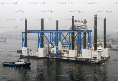 Zourite, barka samopodnosna do budowy estakady przybrzeznej...