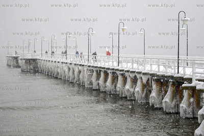Gdynia Orlowo w zimowej szacie. Molo 10.02.2021r. Fot....