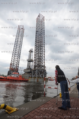 Do Stoczni Remontowej doholowano platforme wiertnicza...