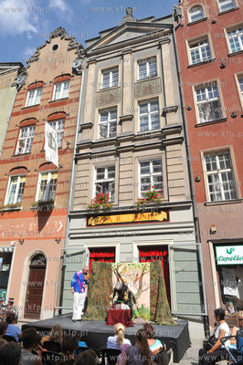 Gdansk, ul. Dluga. Teatr Maly z Bydgoszczy przedsatwia...