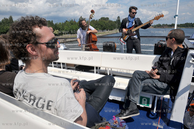 Rejs katamaranem ONYX po gdanskim porcie przedstawicieli...