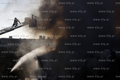 Gdansk. Pozar bylego magazynu rybnego przy ul Kosciuszki.
16.03.2011
fot....