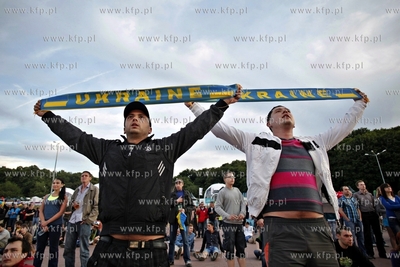 Gdansk. Mistrzostwa Europy w Pilce Noznej. Kibice ogladaja...