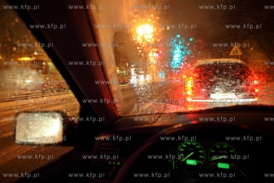 Jazda samochodem w warunkach zimowych gdanskimi ulicami....