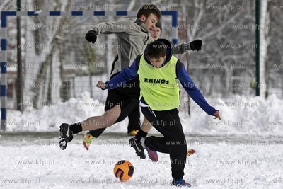 Gdansk Zaspa. Pilkarski turniej dzikich druzyn Do przerwy...