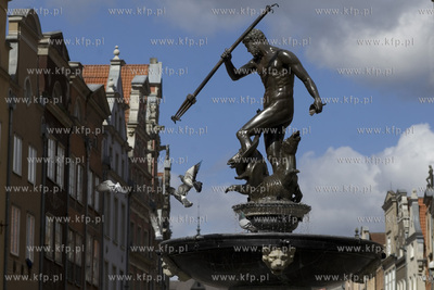 Gdańsk. Ul. Długi Targ. Uruchomienie fontanny Neptuna....