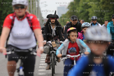 Wielki przejazd rowerowy. Na zdjęciu cykliści na...