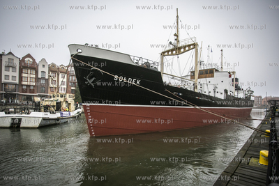 Statek muzeum Sołdek wraca na Motławę  po remoncie...