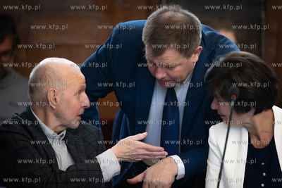 Sesja Rady Miasta Sopotu. Nz. radny Jerzy Hall, skarbnik...