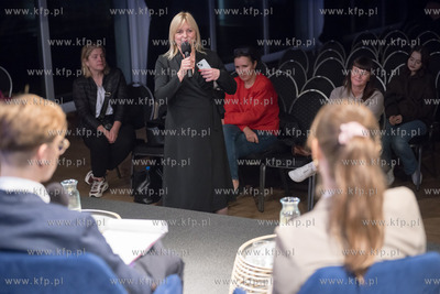 Spotkanie "Wojna obok nas. Historie odwagi, krzywdy,...