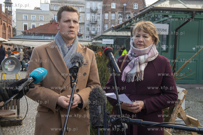Hala Targowa w Gdańsku. Konferencja radnych PiS, Przemysława...