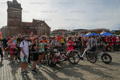 Przejazd rowerowy związany z otwarciem Ekostrady wzdłuż...