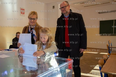 Gdańsk. Zespół Szkół Łączności. Głos w wyborach...