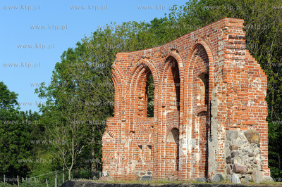 Trzesacz. Sciana S romansko-gotyckiego kosciola sw....