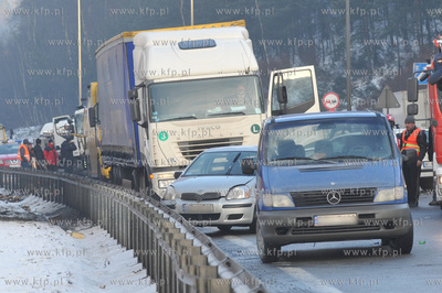 Karambol na trojmiejskiej obwodnicy na wysokosci zjazdu...