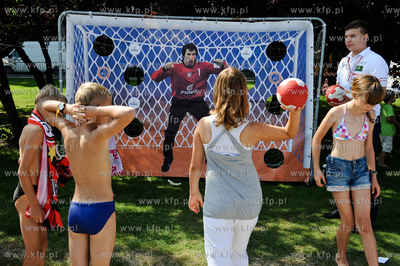 Gdynia. Bulwar nadmorski. Festyn PGNiG Bezpiecznie...