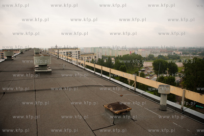Gdansk. Zaspa. Dach wiezowca na ulicy Pilotow 8.
25.08.2011
fot....