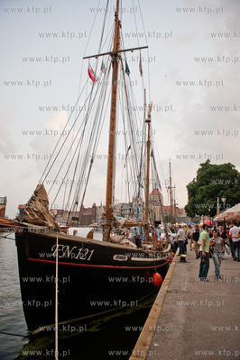 Gdansk. Zacumowane do nabrzeza Motlawy jachty uczestniczace...