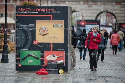 Gdansk. Dlugi Targ. Otwarcie wystawy pt REACT FOR WORLD...
