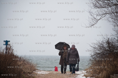 Nieprzyjemna, niezachecajaca do spacerow, zimowa pogoda...