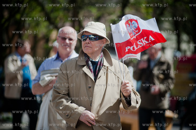 Gdansk. Manifestacja sympatykow Prawa i Sprawiedliwosci...