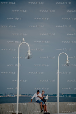 Wakacyjne popoludnie na molo w Sopocie.
09.08.2013
fot....