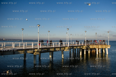 Gdansk. Mrozne, sloneczne, sobotnie popoludnie na plazy...