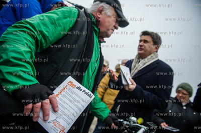 Gdansk. Targowisko - Rynek Elblaska. Spotkanie kandydata...
