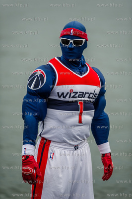 Koszykarz Marcin Gortat odwiedza Port Wojenny w Gdyni...