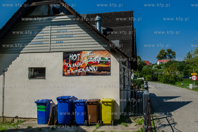 Bar oferujacy tzw fast food czyli szybkie jedzenia...