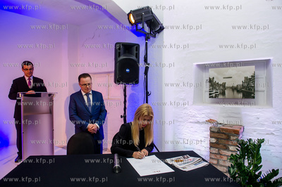 Gdansk. Wyspa Spichrzow. Uroczystosc wmurowania kamienia...