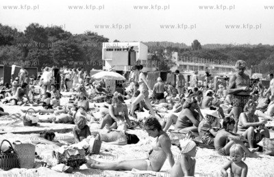 Plaza w Sopocie, w glebi Lazienki Polnocne. 8.08.1982...
