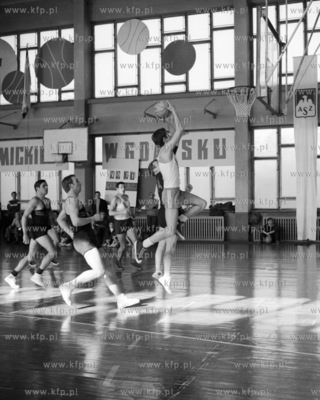 Mistrzostwa Polski akademii medycznych w koszykowce....