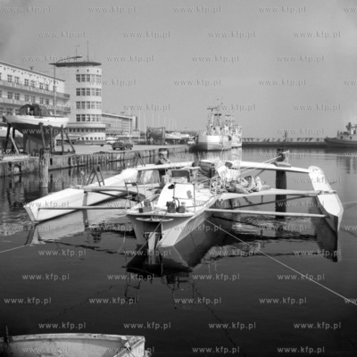 W gdynskim basenie jachtowym  trwaja prace przy wyposazaniu...