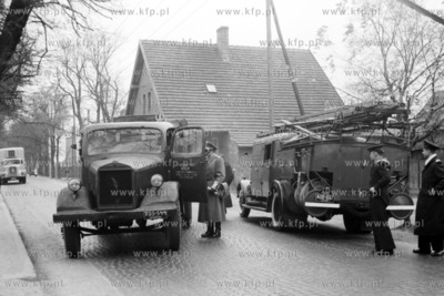 Kontrola drogowa patrolu Milicji Obywatelskiej. 
1960
0001609z
Fot....