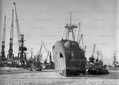 Port gdański skuty lodem. 
7.01.1978
2styczen78_z.kosycarz_p15
Fot....