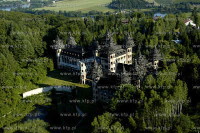 Budowa prywatnego zamku w Lapalicach na Kaszubach....