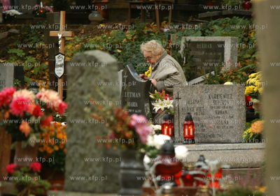 Gdansk. Cmentarz Srebrzysko. Swieto Zmarlych 01.11.2006...