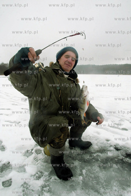 Jezioro Limajno kolo Dobrego Miasta. Nz wedkarz Stanislaw...