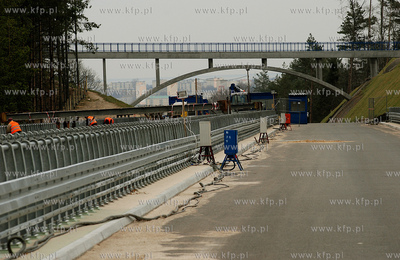 Gdynia. Dobiegaj1 konca prace przy budowie ostatniego...